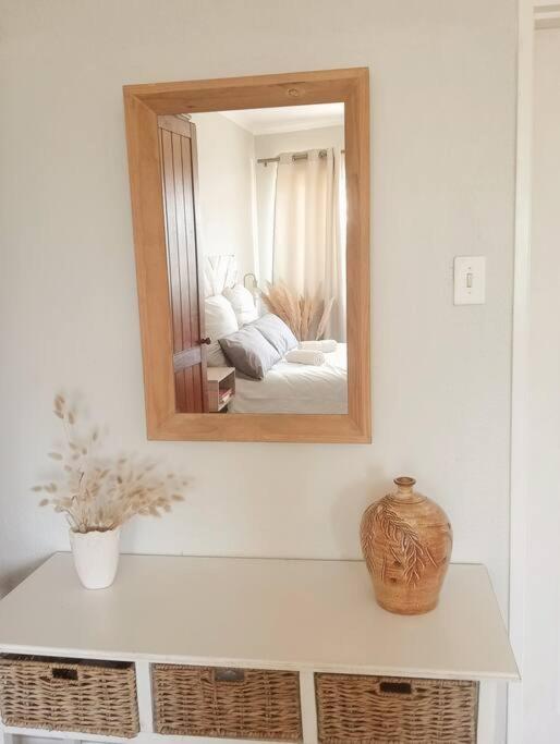 Charming In - The Valley Apartment